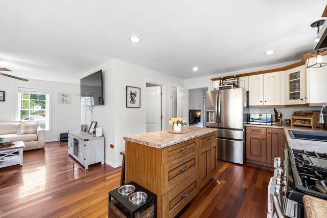 341 Primrose Hill, Dracut, MA 01826
