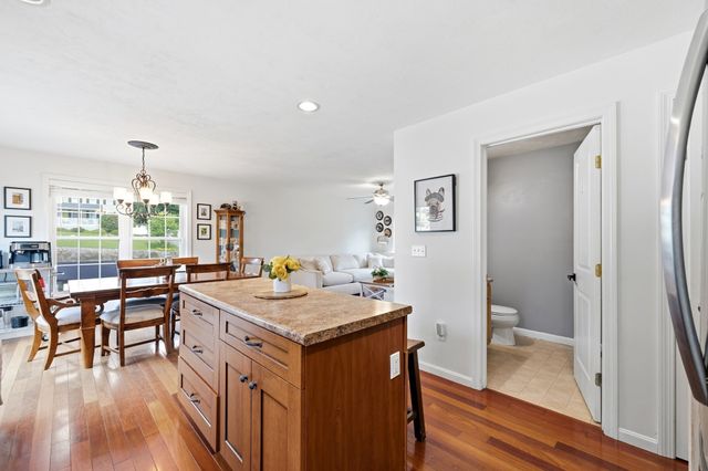 341 Primrose Hill, Dracut, MA 01826