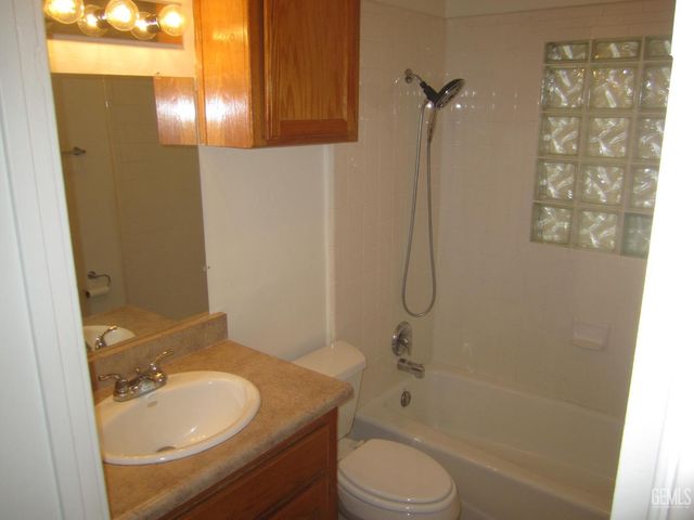 2407 Olympic Drive, Bakersfield, CA 93308