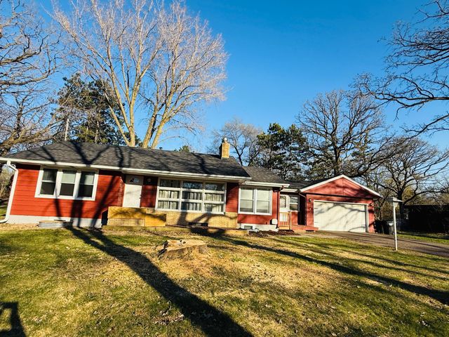 8431 Palm Street NW, Coon Rapids, MN 55433