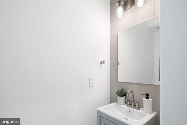 1327 S CAPITOL ST, Philadelphia, PA 19146