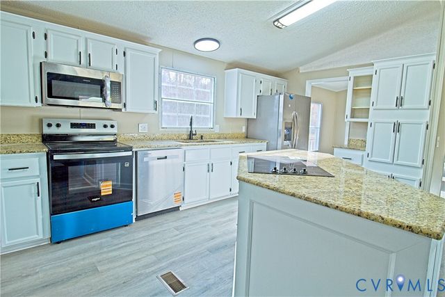 806 Lunenburg Ave, Victoria, VA 23974