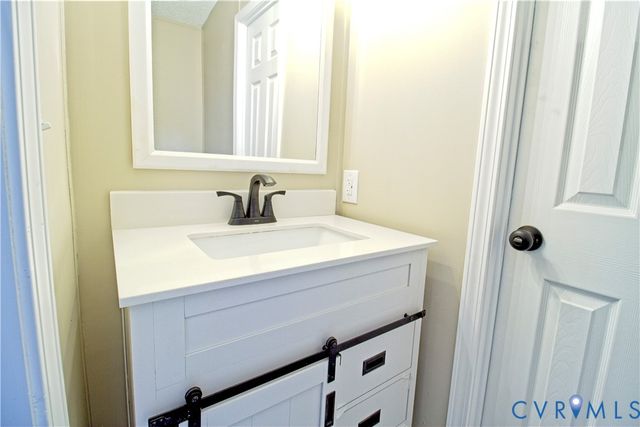 806 Lunenburg Ave, Victoria, VA 23974