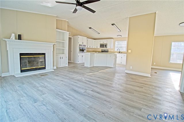 806 Lunenburg Ave, Victoria, VA 23974