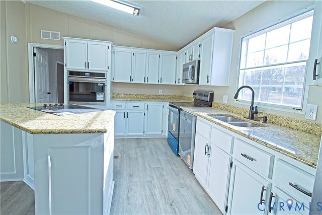 806 Lunenburg Ave, Victoria, VA 23974