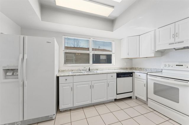 669 52ND AVENUE S, St Petersburg, FL 33705