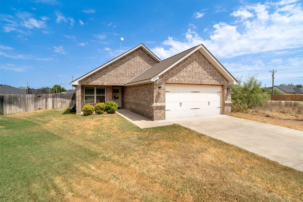 2324 Creek Drive, Granbury, TX 76048 — exterior