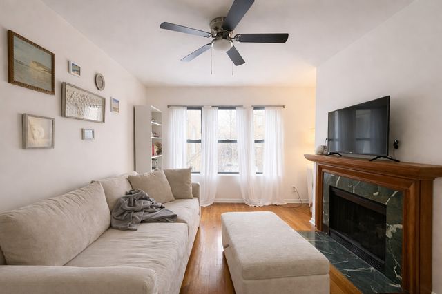 681.5 W Wrightwood Avenue 1E, Chicago, IL 60614