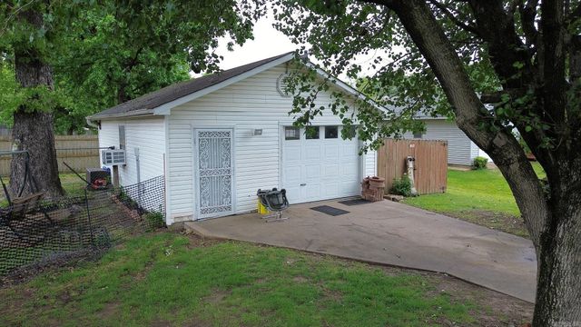 1201 Daniel Dr., Paragould, AR 72450