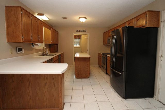 1201 Daniel Dr., Paragould, AR 72450