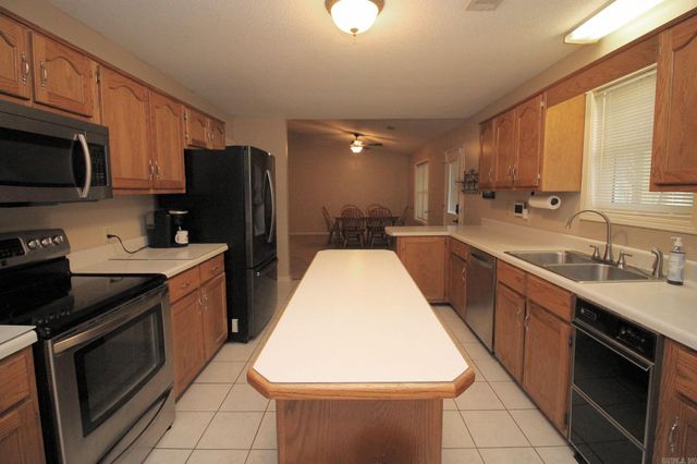 1201 Daniel Dr., Paragould, AR 72450