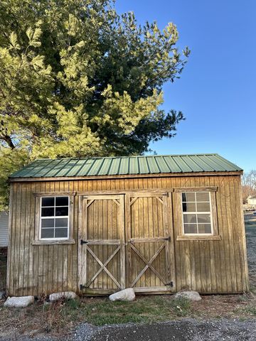 208 Derek Ct, Portland, TN 37148