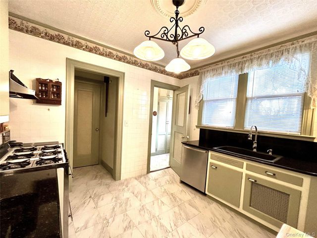 130 E Cedar Street, Fleetwood, NY 10552