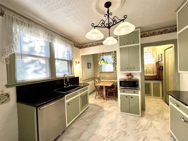 130 E Cedar Street, Fleetwood, NY 10552