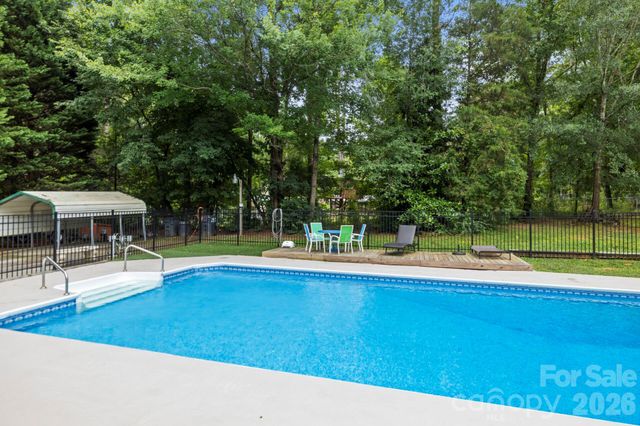 601 Elmwood Circle, Dallas, NC 28034