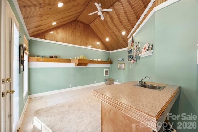 601 Elmwood Circle, Dallas, NC 28034