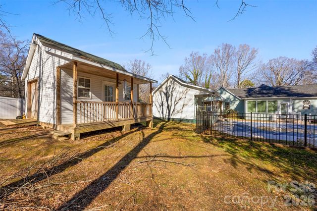 601 Elmwood Circle, Dallas, NC 28034