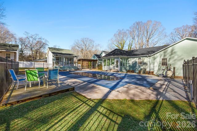 601 Elmwood Circle, Dallas, NC 28034