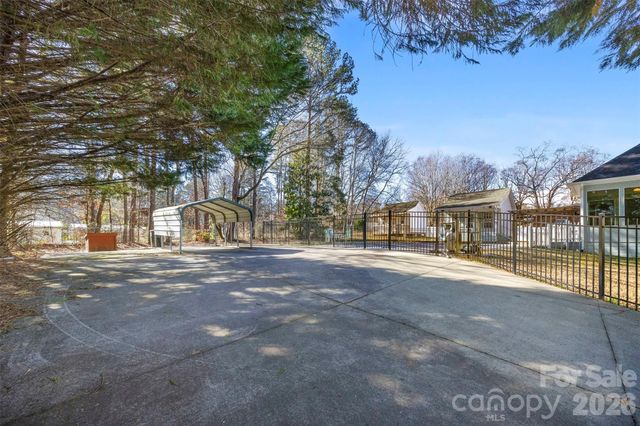 601 Elmwood Circle, Dallas, NC 28034