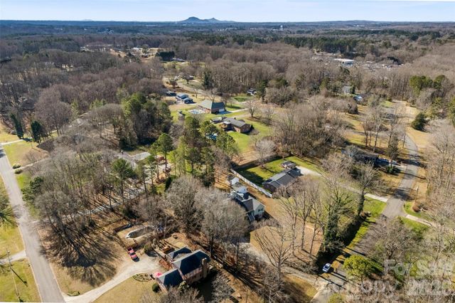 601 Elmwood Circle, Dallas, NC 28034