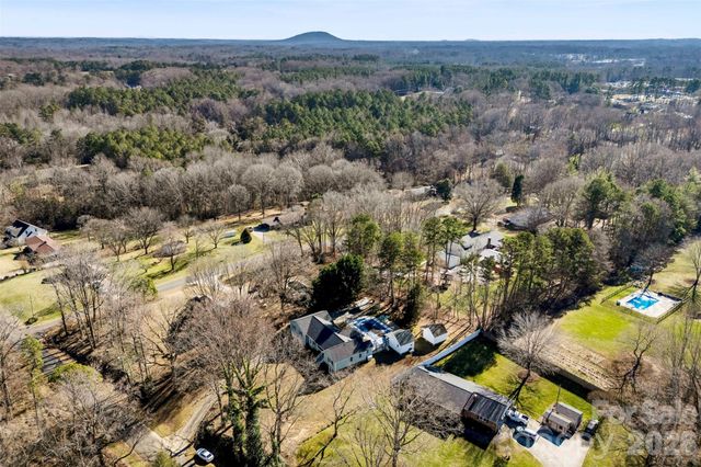 601 Elmwood Circle, Dallas, NC 28034