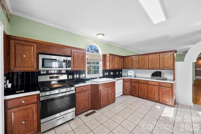 601 Elmwood Circle, Dallas, NC 28034