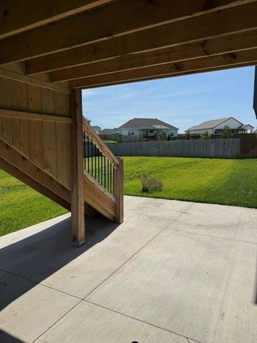 16338 Lois Lane, Basehor, KS 66007