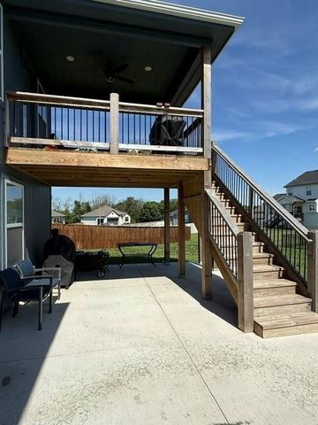 16338 Lois Lane, Basehor, KS 66007