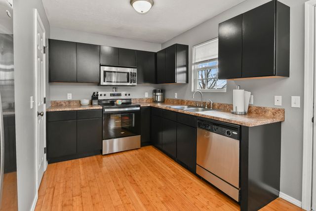 2504 W Brook Ridge Street, Springfield, MO 65803