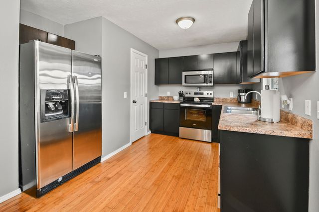 2504 W Brook Ridge Street, Springfield, MO 65803