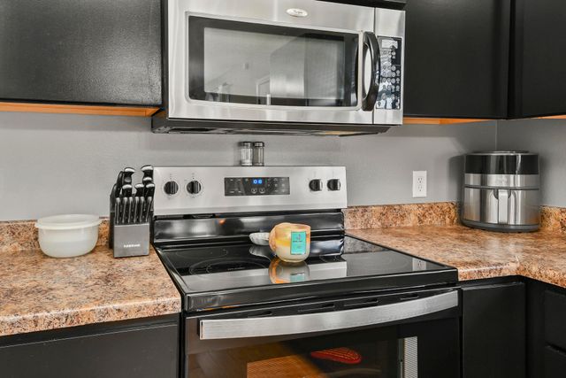 2504 W Brook Ridge Street, Springfield, MO 65803