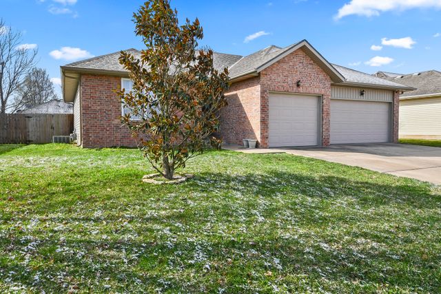2504 W Brook Ridge Street, Springfield, MO 65803