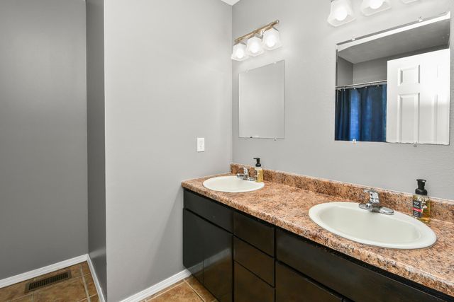 2504 W Brook Ridge Street, Springfield, MO 65803