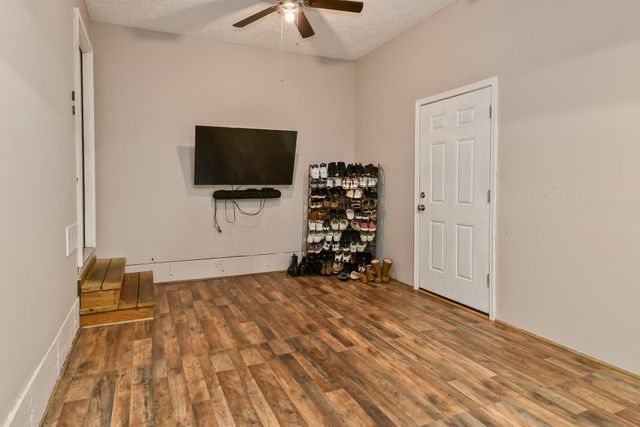 2504 W Brook Ridge Street, Springfield, MO 65803