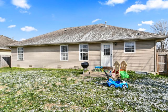 2504 W Brook Ridge Street, Springfield, MO 65803
