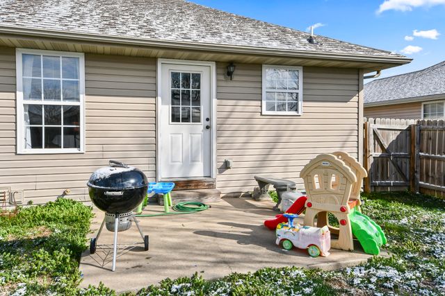 2504 W Brook Ridge Street, Springfield, MO 65803