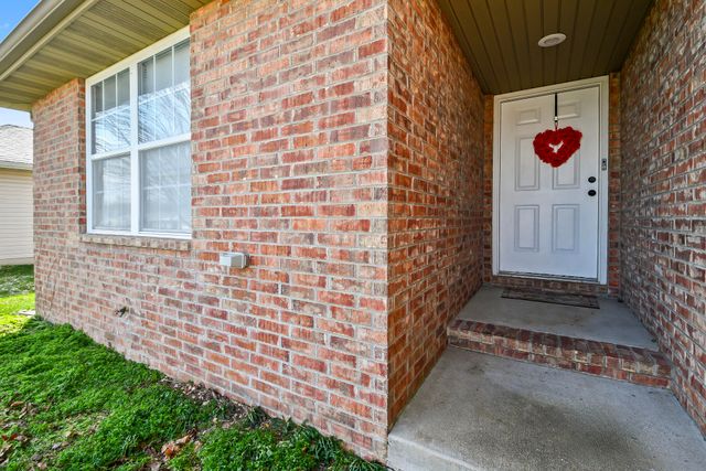 2504 W Brook Ridge Street, Springfield, MO 65803