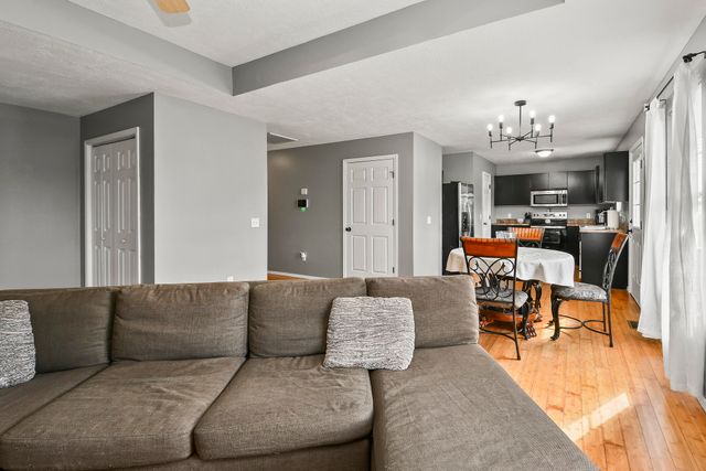 2504 W Brook Ridge Street, Springfield, MO 65803