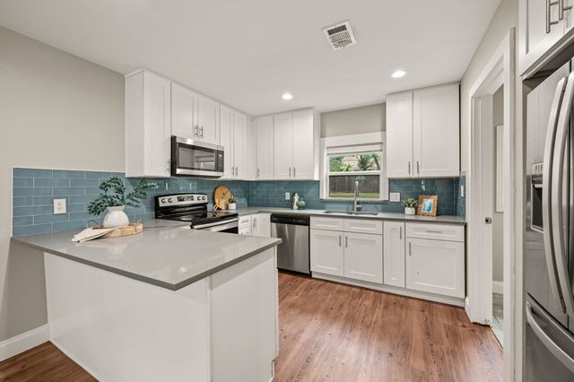 609 W Inwood Drive, Arlington, TX 76010