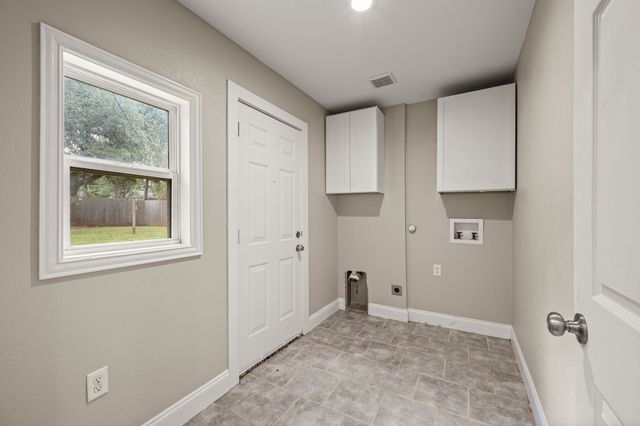 609 W Inwood Drive, Arlington, TX 76010
