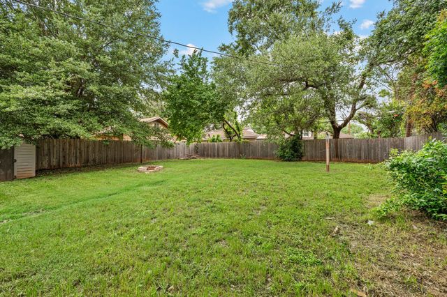609 W Inwood Drive, Arlington, TX 76010