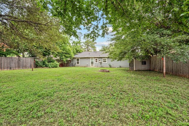 609 W Inwood Drive, Arlington, TX 76010