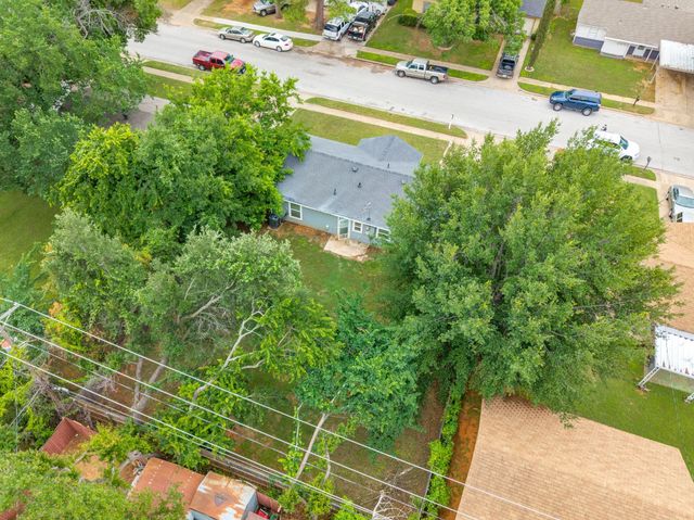 609 W Inwood Drive, Arlington, TX 76010