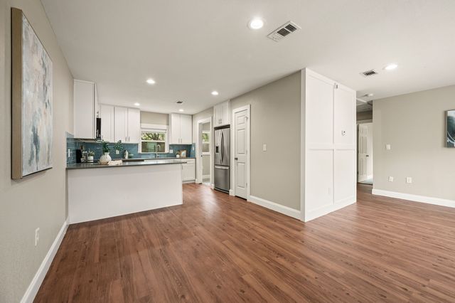 609 W Inwood Drive, Arlington, TX 76010