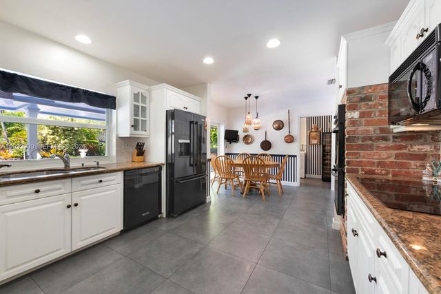 7751 Palmetto Ct, Pinecrest, FL 33156