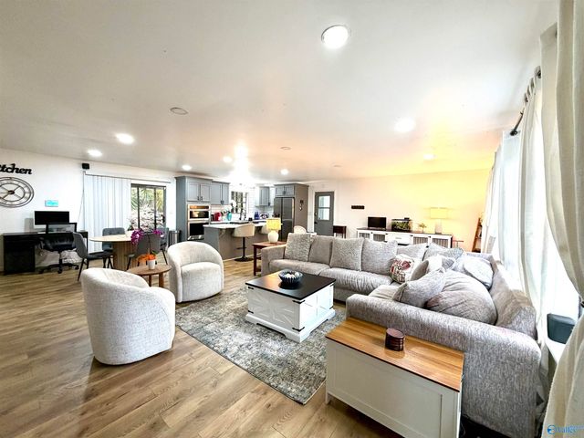 902 Highland Way, Gadsden, AL 35901