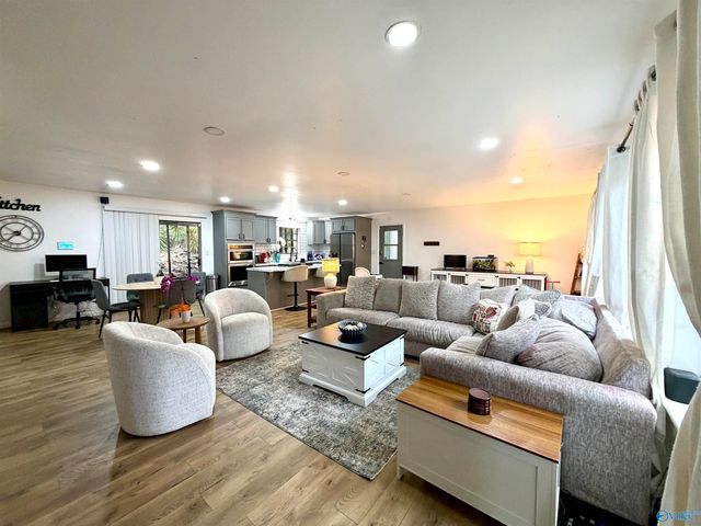 902 Highland Way, Gadsden, AL 35901