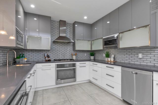 83-34 116th Street, Kew Gardens, NY 11418