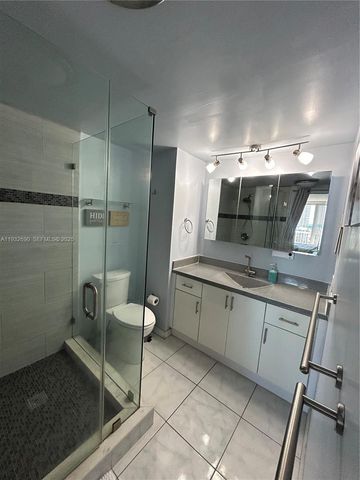 121 Golden Isles Dr 703, Hallandale Beach, FL 33009