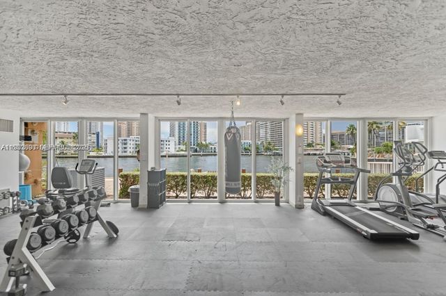 121 Golden Isles Dr 703, Hallandale Beach, FL 33009